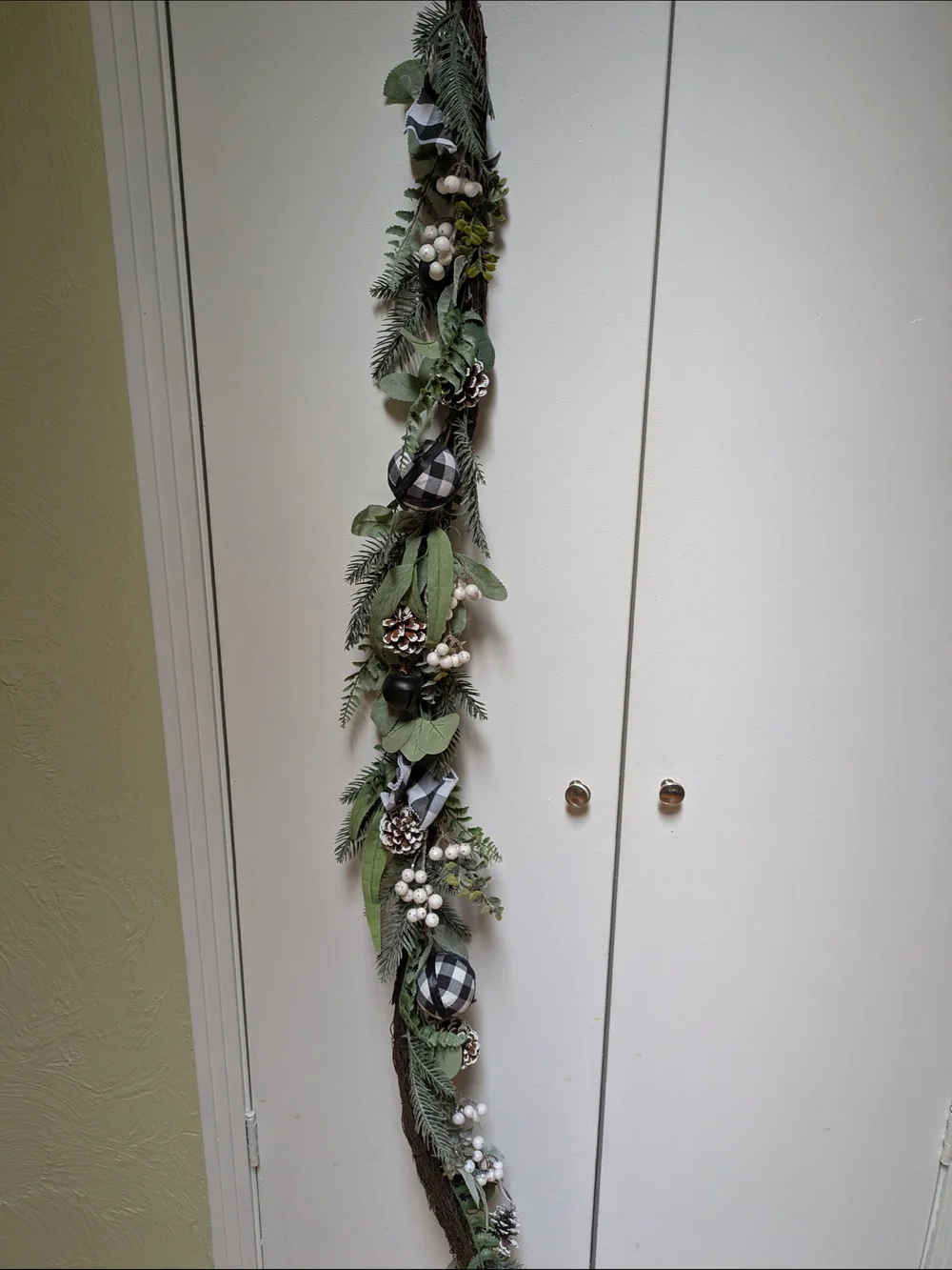 NWT Rustic Black & White Buffalo Check Holiday Grapevine Garland- At home